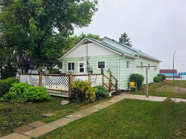 424 1st Avenue E, Melville, SK S0A 2P0