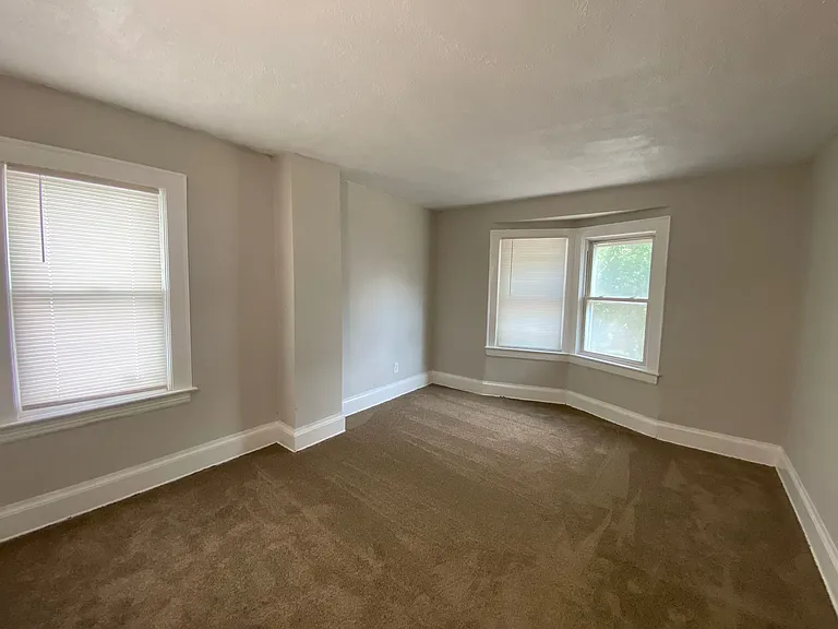 10721 Columbia Ave — Photo 4
