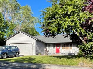 2379 NE Moonlight Dr, Bend, OR 97701