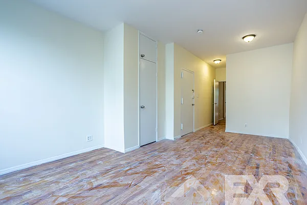 Rented by EXR | media 7