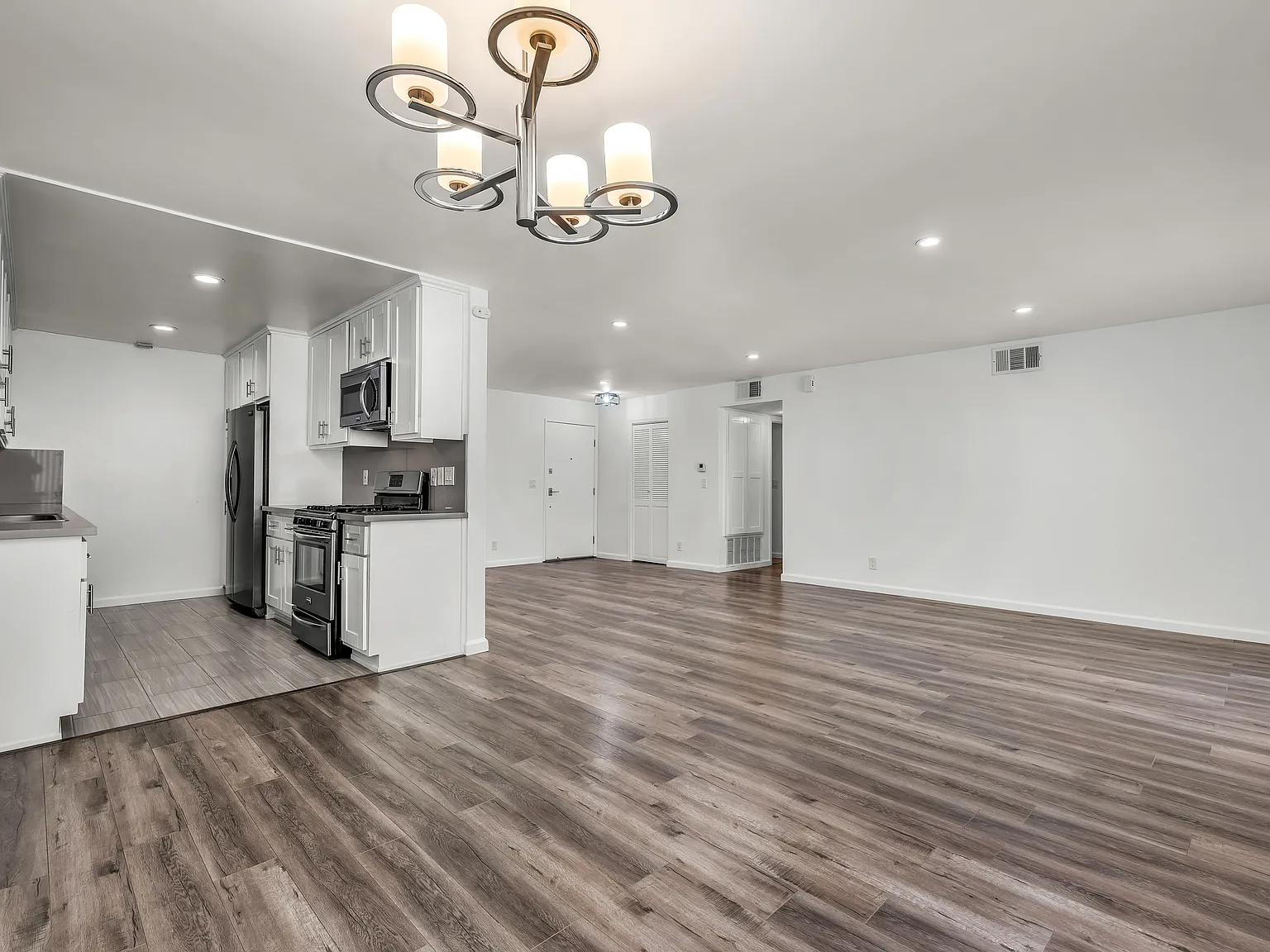 1432 Saltair Ave — Photo 3