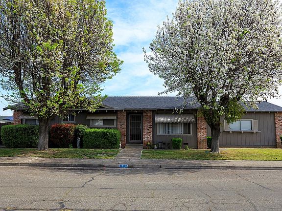 2nd image of 2341 Rochelle Ave