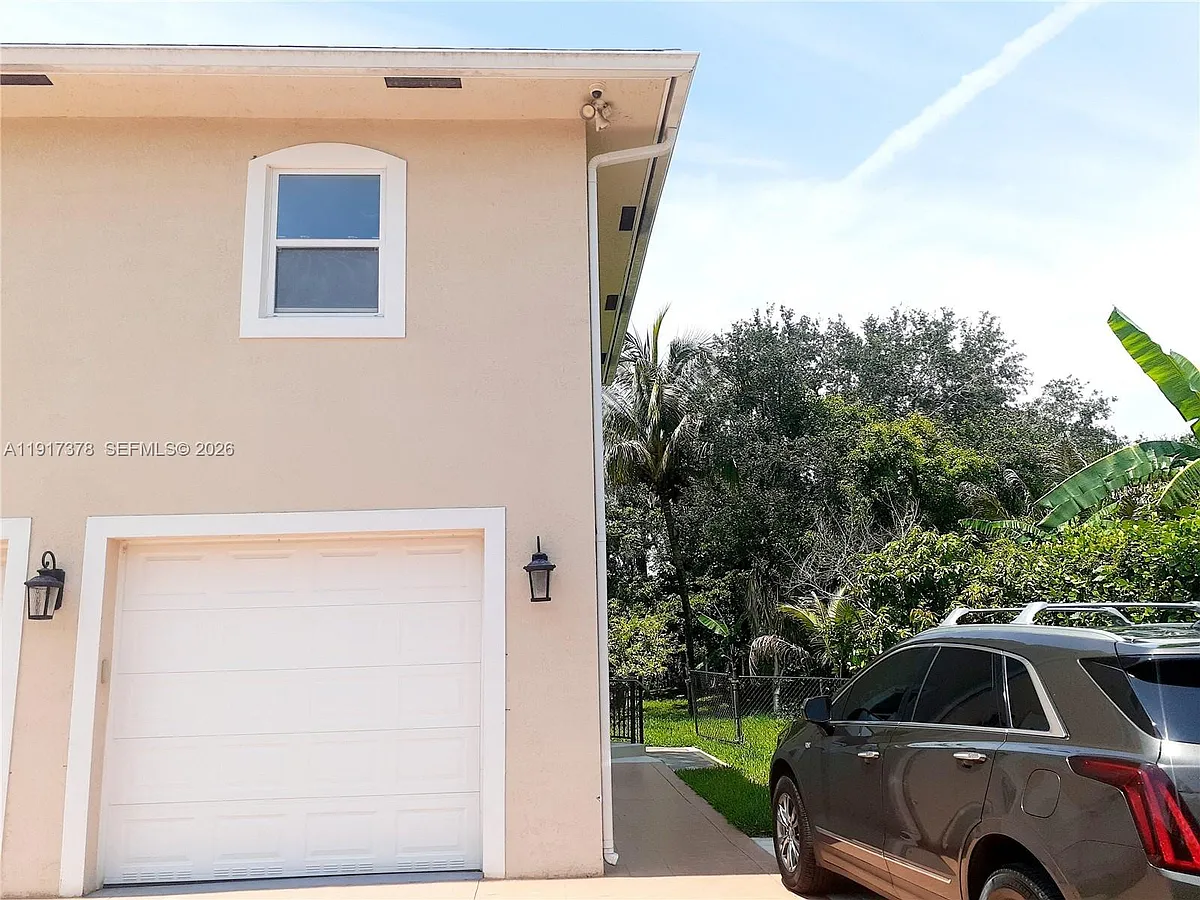 Building Photo - 13755 SW 20th St #REAR