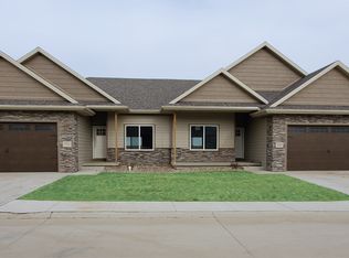 5201 Overlook Ln, Sioux City, IA 51106