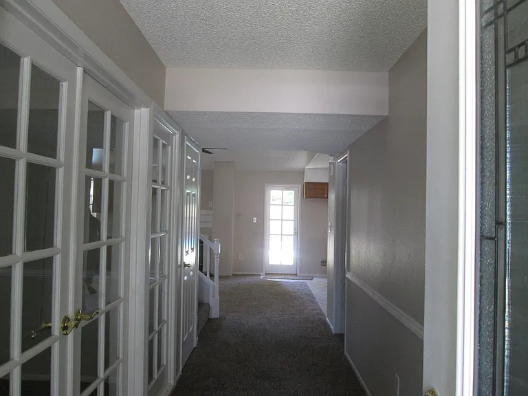 3615 Abbott Dr — Photo 3