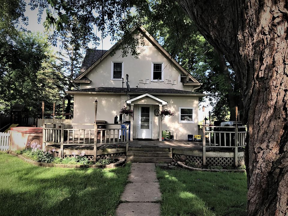 Deck Looking into Back Yard