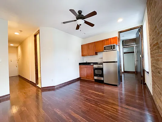 Rented by Kahen Properties | media 11