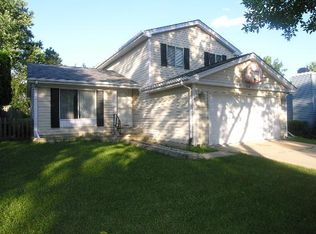 2S433 Continental Dr, Warrenville, IL 60555