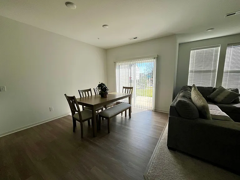 4704 Airlake Curv — Photo 7