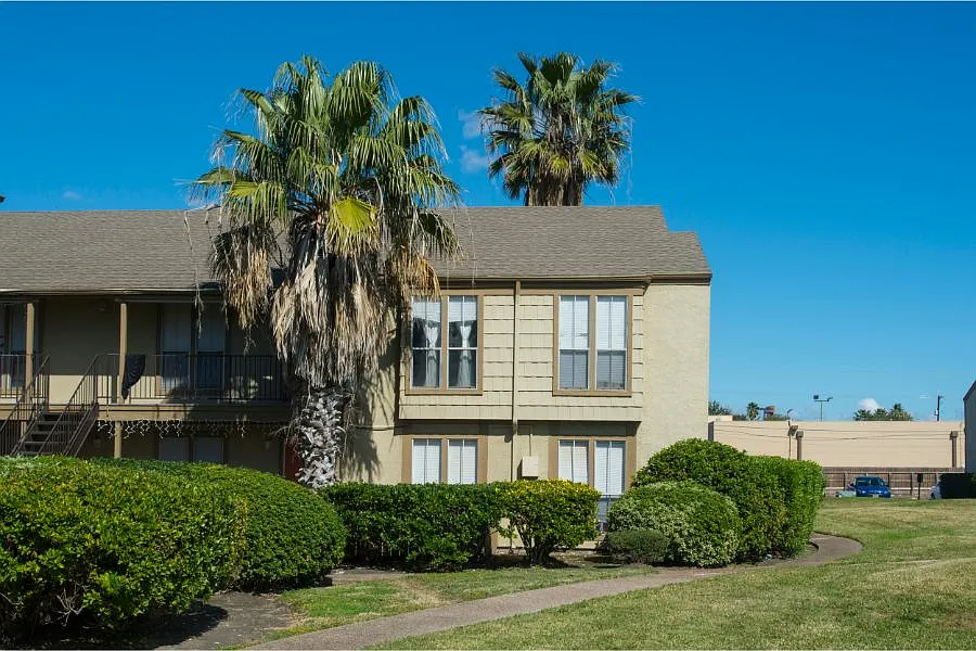 Allure Apartments — Photo 3
