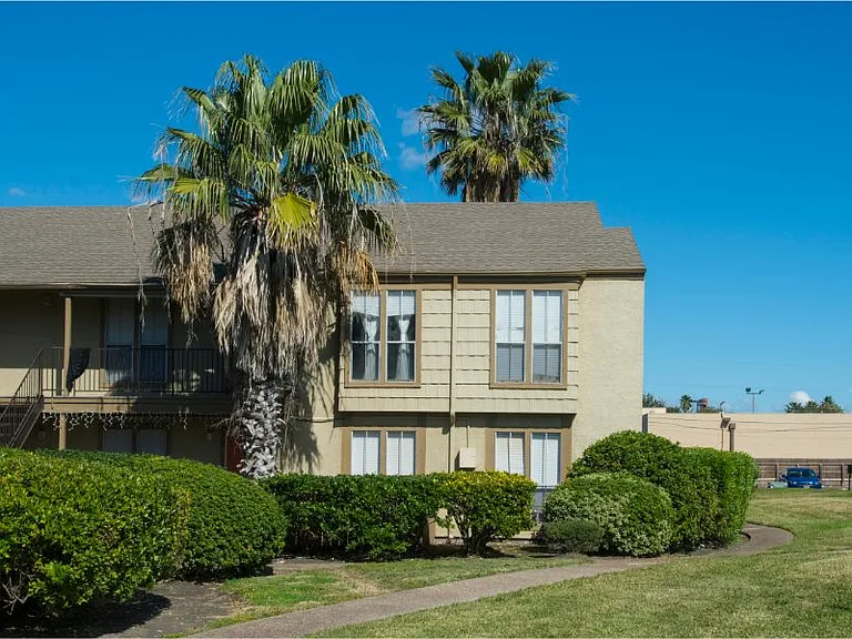 Allure Apartments — Photo 3