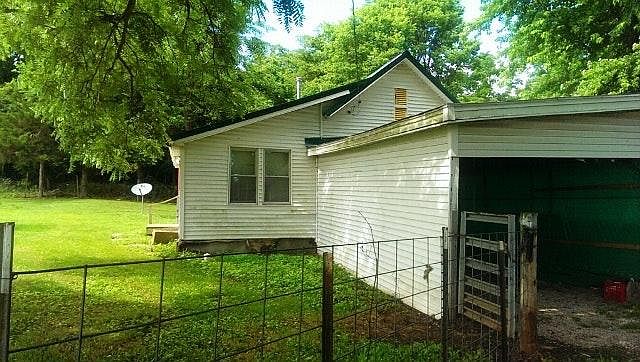 2nd image of 897 Glade Rd