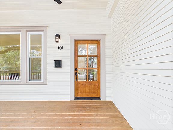 3rd image of 101 W 51st Street