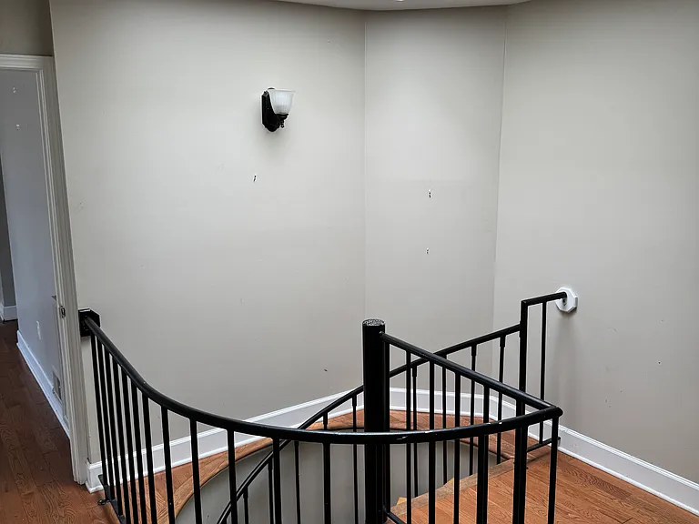 275 Plymouth Ave S #24 — Photo 4
