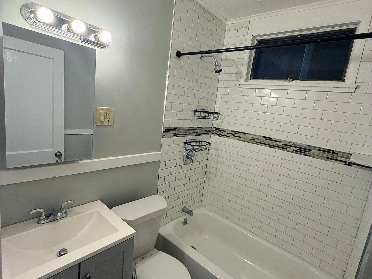 Charming 1-bedroom, 1-bath lower rear apartment — Photo 4