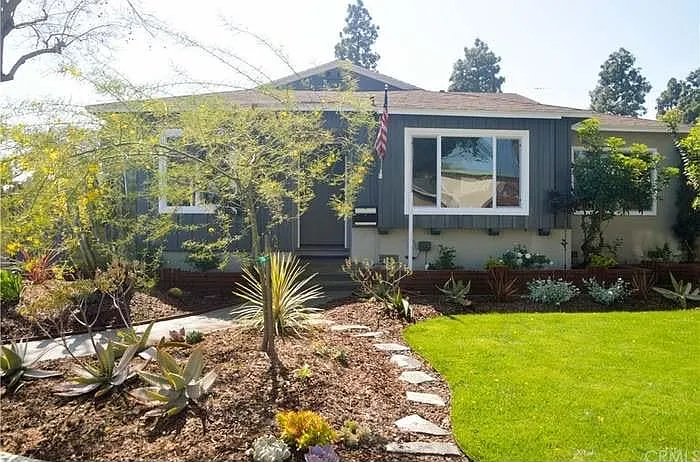 3403 Roxanne Ave — Photo 1
