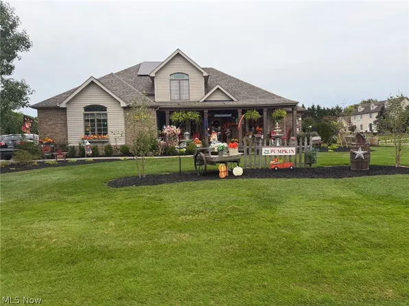 262 Topaz Cir, Canfield, OH 44406