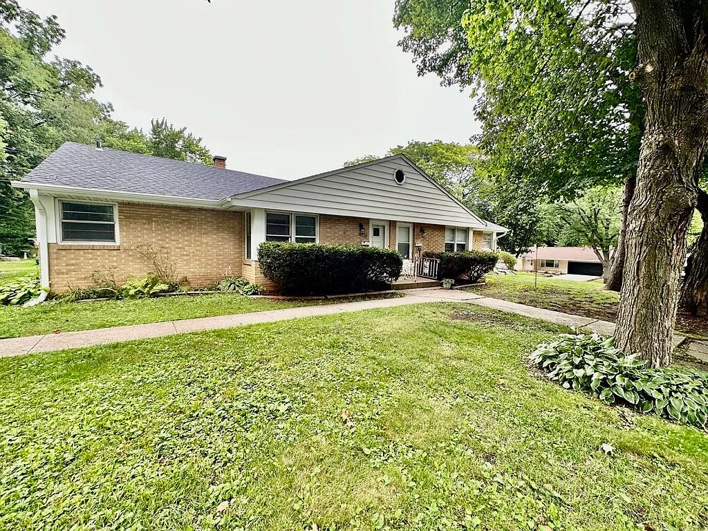 504 Fairview Blvd photo 1