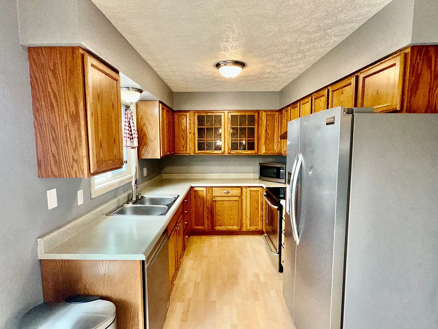 Huge Backyard, 4 Bed 2 Bath, Heated Garage Home! — Photo 2