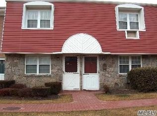 16 Springwood Dr, North Babylon, NY 11703