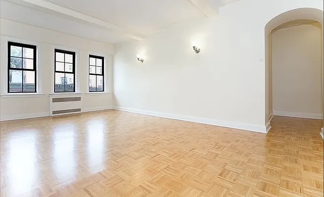 Rented by Manhattan Realty Group | media 2