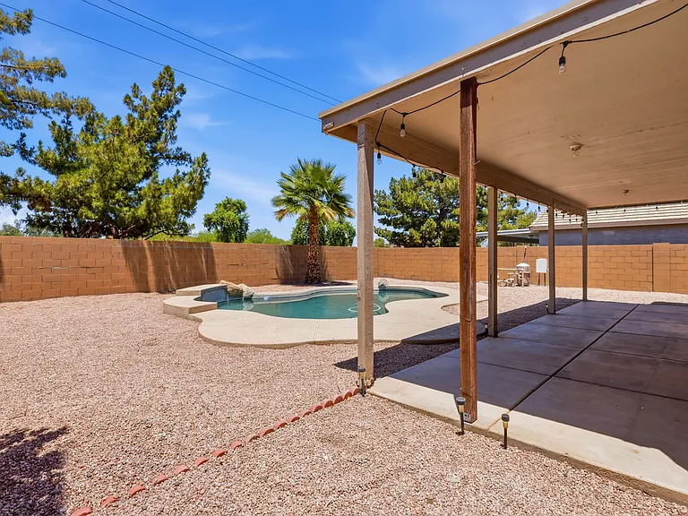 1492 N Saddle St — Photo 34