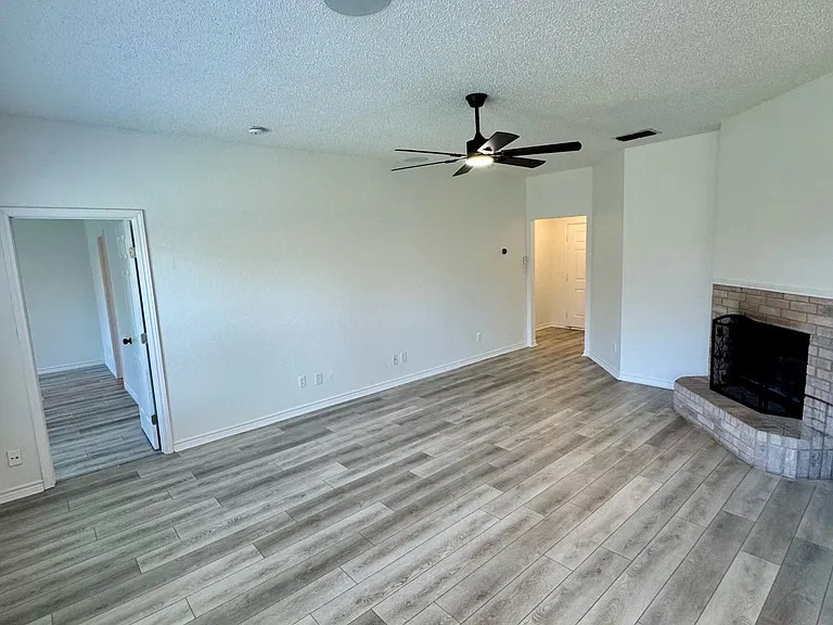 2304 Corral Dr — Photo 4