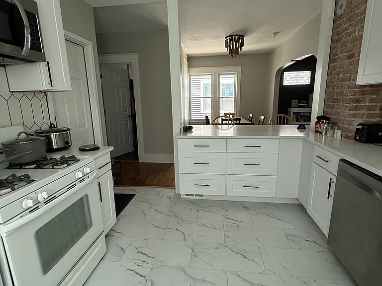 76 Sterling Ave — Photo 2