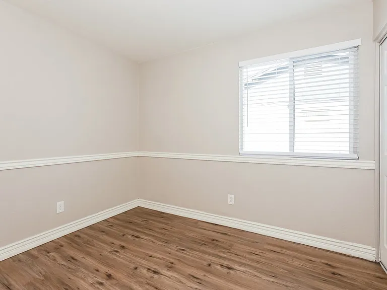 631 W Lindner Ave — Photo 13