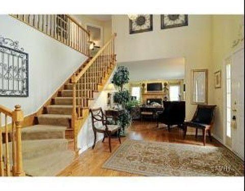 2 story foyer