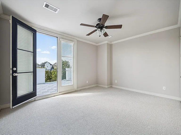 2048 Fannin Sta S — Photo 29