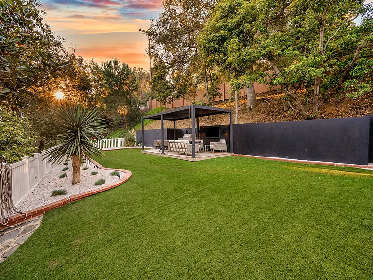 3100 Coldwater Canyon Ave — Photo 102