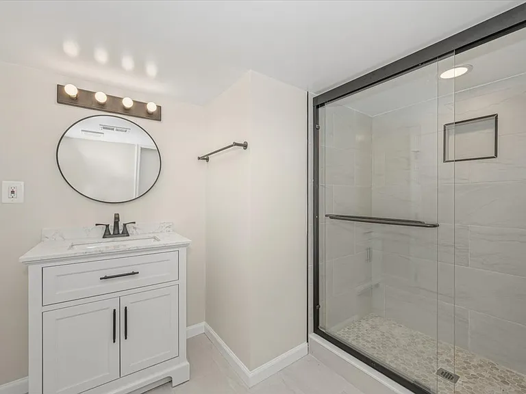 8624 Parliament Dr — Photo 39
