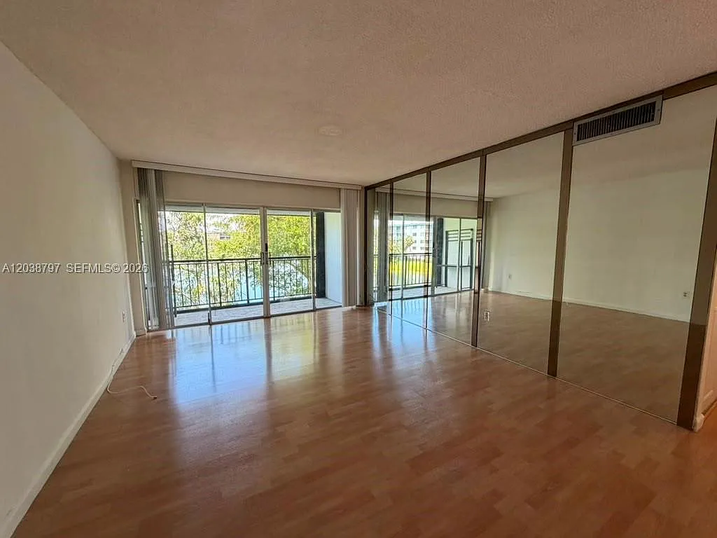 Fernwoods Condo No 1 — Photo 2