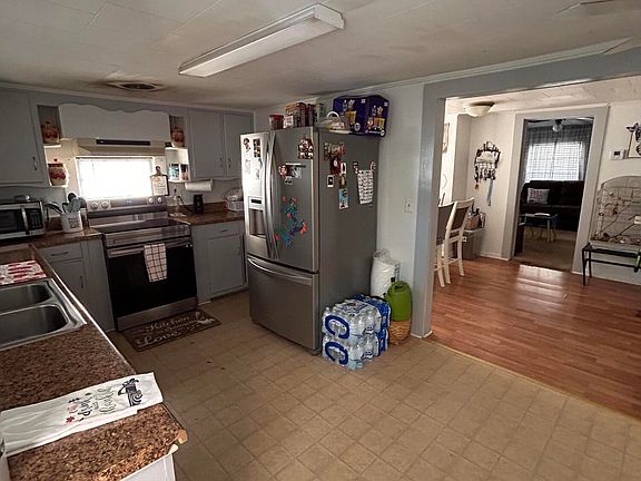 5th image of 903 W Waddell St