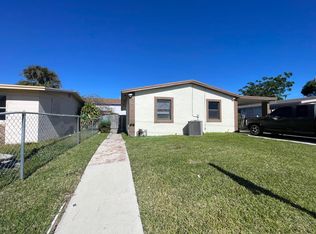 632 W 5th St, Riviera Beach, FL 33404