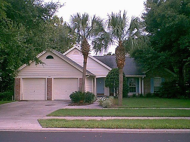 1st image of 305 Bent Way Ln
