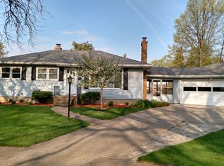 1627 Cambridge Dr SE, Grand Rapids, MI