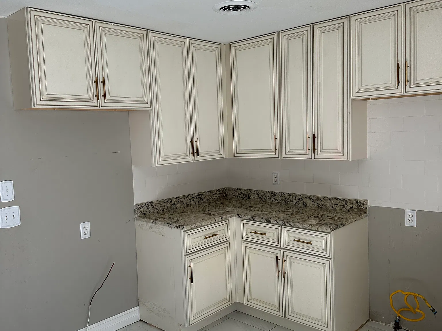 18252 Brohl St — Photo 3