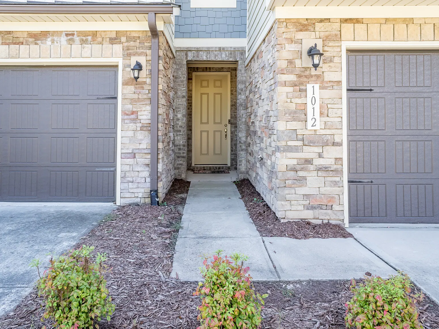 3 bed, 2004 sqft, $2,250 — Photo 3