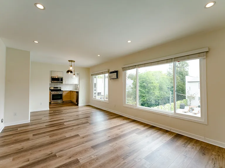 1319 Havenhurst Dr #15 — Photo 10