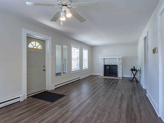 3rd image of 6 Spruce Pl