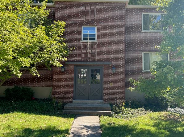 1046 Delta Ave APT 2