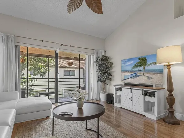 12 Vía De Casas Sur Apt 203, Boynton Beach, FL 33426