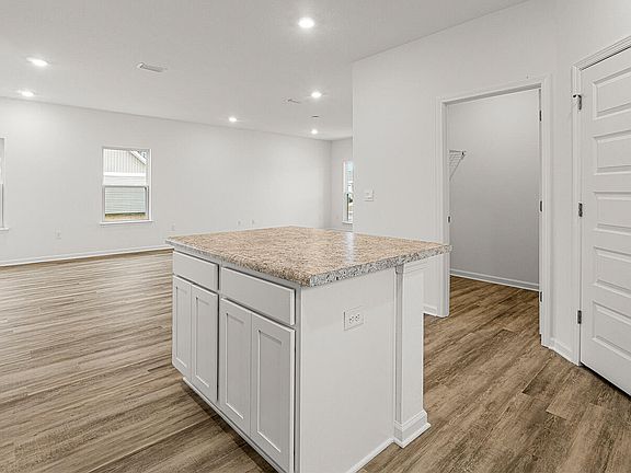 5th image of 51 Woodsorrel St