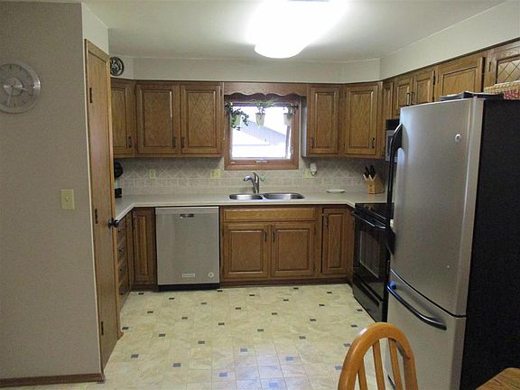 2nd image of 134 Sunrise Ct