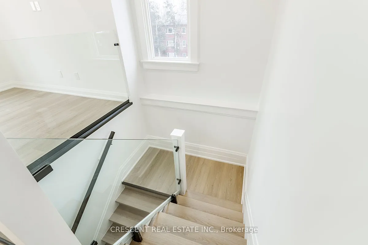 Building Photo - 180 Queens Dr #3