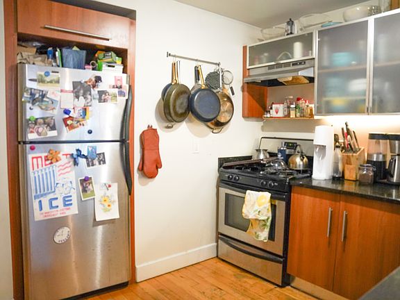 4th image of 162 Scholes St Unit 1R