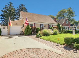 27 Rhoda St, West Hempstead, NY 11552