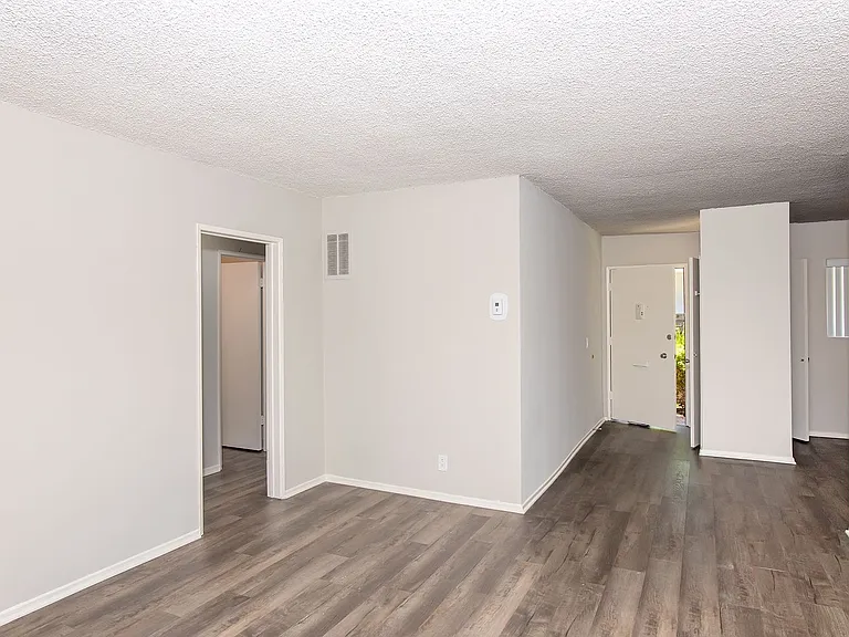 1035 Melrose Ave — Photo 5
